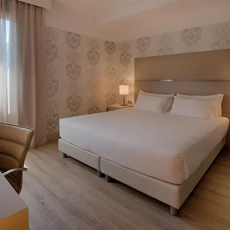 Hotel Nh 4*